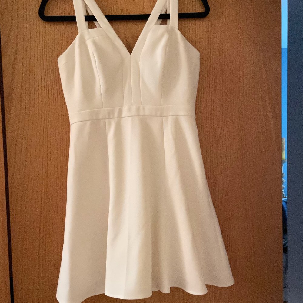 BCBGMaxazaria White Dress size 4